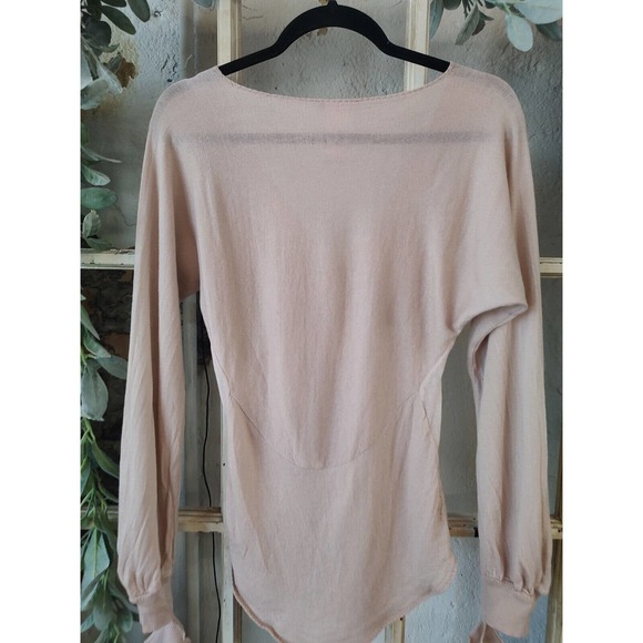 Chloe V-Neck Sweater in powder pink - Picture 14 of 15